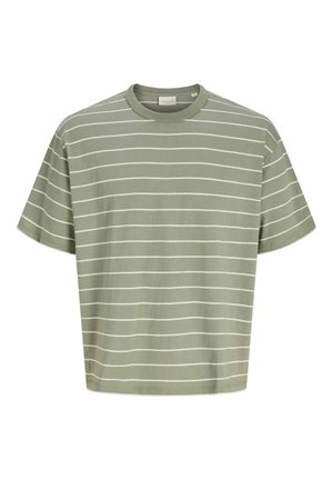 Grünes T-Shirt mit kurzen Ärmeln, weißen horizontalen Streifen und geripptem Rundhalsausschnitt.