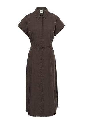Abito camicia midi marrone scuro con maniche corte, chiusura frontale con bottoni, colletto, dettagli traforati sulle maniche e cintura sottile in vita.