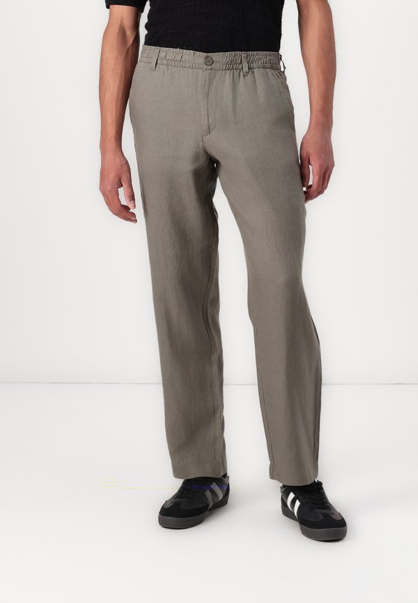 JPSTKARL LAWRENCE - Trousers - tea leaf