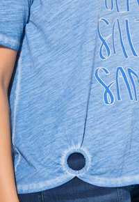 Ulla Popken Camiseta estampada - skyline blue