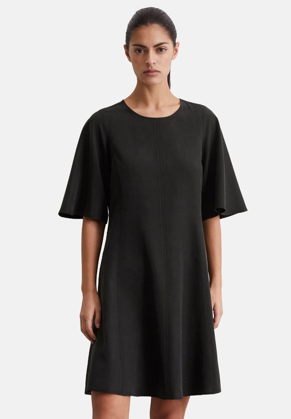 AUSGESTELLTES   - Freizeitkleid