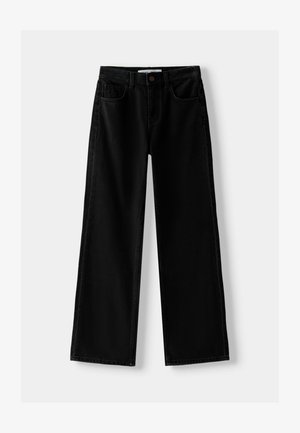 Jean noir à jambes larges avec fermeture à bouton, passants de ceinture et design à cinq poches. Fabriqué en denim avec une texture lisse.