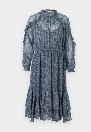 Μπλε φόρεμα με μακριά μανίκια και floral σχέδιο, βολάν στο τελείωμα, σφηκοφωλιά στη μέση, ψηλός λαιμός με κορδόνι και διακοσμητικά βολάν στα μανίκια.