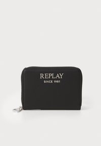 Portafoglio nero con zip, realizzato in materiale morbido, caratterizzato dal logo argento "REPLAY SINCE 1981". Forma rettangolare con un design minimalista.