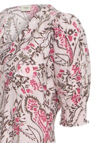 Svjetloružičasta bluza s uzorkom cvijeća u smeđoj i tamnoružičastoj boji, napuhanih rukava i rukava sa naborom, oznake brenda Fransa.