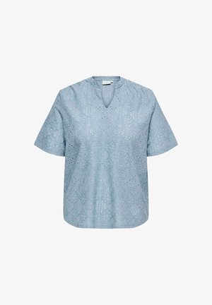 Blusa azzurro chiaro a maniche corte con motivo in pizzo traforato e piccolo scollo a V.