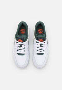 Nike Sportswear FULL FORCE - Zapatillas - white/vintage green/sea glass/cosmic clay/black