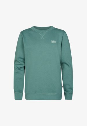 Grüner Sweatshirt mit gerippten Bündchen, kombiniert mit blauen Jeans. Das Model trägt weiße Sneakers und hat lockiges Haar. Einfaches Logo auf der Brust.