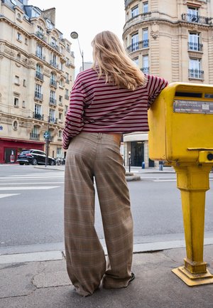 Bershka BARREL ciemnobrązowy