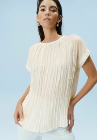 Next PLISSÉ SHORT SLEEVE STANDARD - Bluse - ecru