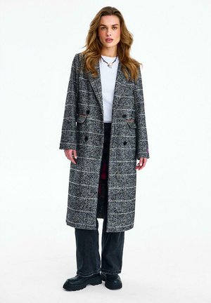 LOST IN NOTES - Klasyczny płaszcz