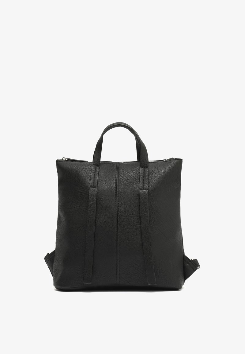 Must zwarte tekstuuriga faux nahast seljakott, millel on kaks ülemist kätet ja õlarihmad. Omab lukuga sulgemist ja vertikaalseid õmblusi esiosas.