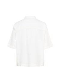 Chemise blanche à manches courtes en tissu léger, avec un col simple, une couture de empiècement au dos et un ourlet droit. Design minimaliste.