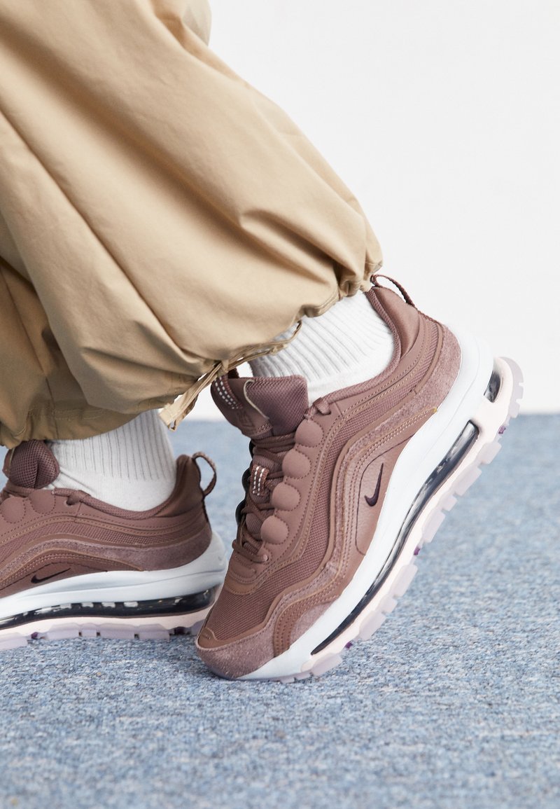 burgundy nike trainers