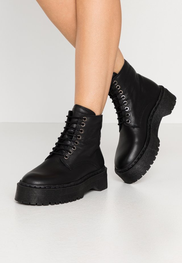 COMMAND LACE UP BOOT - Platform-nilkkurit - black