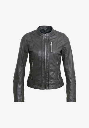 Zwarte leren jas met een ronde kraag, rits aan de voorkant en twee zijzakken. Heeft gestikte accenten en een textuurafwerking.