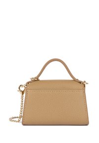 Borsa a tracolla in pelle color tan, con manico superiore e hardware dorato, dotata di tracolla a catena e forma rettangolare strutturata.