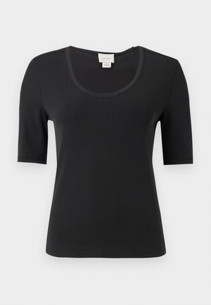 Czarna T-shirt z prążkowaną strukturą, okrągłym dekoltem, krótkimi rękawami i miękką teksturą. Minimalistyczny design bez widocznych wzorów czy akcentów.