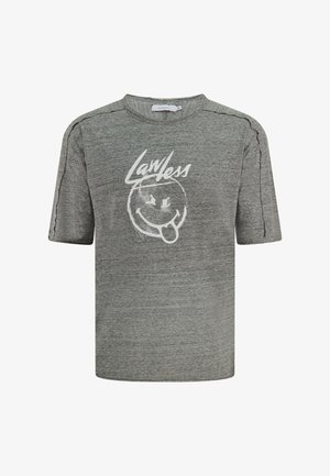 Grijs t-shirt met korte mouwen met een ronde hals, contrasterende stiksels en een frontprint van een glimlachend gezicht met het woord "Lawless" in het wit.