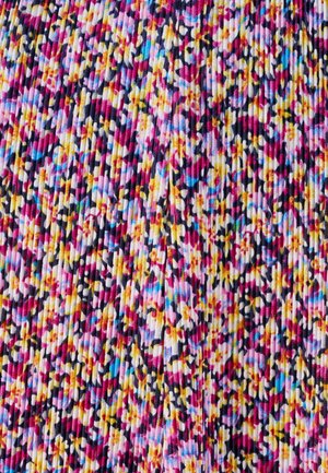 Dichte veelkleurige geplooide stof met kleine abstracte bloemmotieven in roze, geel, blauw, zwart en wit.