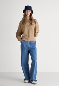 Tommy Hilfiger LOGO CREW NECK - Sweatshirt - safari