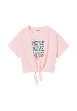 Hellrosa kurzärmliges Crop-Top mit vorderem Knoten und dem Text "MOVE MOVE MOVE" in Grün sowie "together" in orangefarbener Schreibschrift.