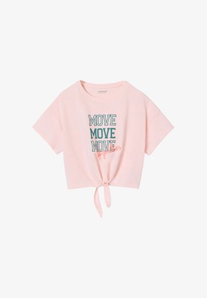 Hellrosa kurzärmliges Crop-Top mit vorderem Knoten und dem Text "MOVE MOVE MOVE" in Grün sowie "together" in orangefarbener Schreibschrift.
