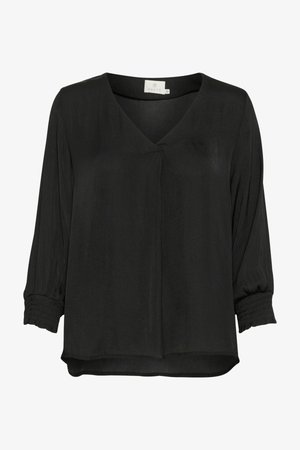 Must tume, vaba lõikega pluus V-avaga, kolmveerandikäistega ja volangkäistega. Valmistatud siledast kangast, millel on kerge sära.