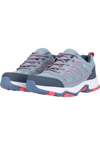 Keve hiking ketsja halli ja mereväe sinised, roosa aktsentidega. Omadused hõlmavad tekstuuriga võrkkatet, pehmendatud vahepidet ja robustset kummist välistallanit.