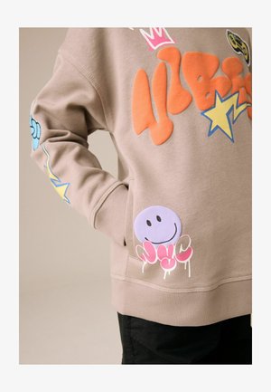 Next REGULAR FIT - GRAPHIC - Sportska majica - stone vibes