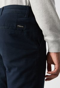 Thumbnail Image 9