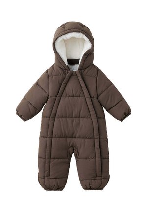 Combinaison de neige rembourrée marron pour bébé avec capuche doublée en polaire blanche, manches longues, pieds couverts et fermetures éclair à l'avant s'étendant de la poitrine jusqu'aux jambes.