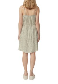 Floral Sommerkleid in Hellgrün und Weiß, mit gerüschtem Rücken, verstellbaren Trägern und einer lockeren, knielangen Passform.
