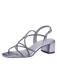 Sandalo con cinturini in lavanda metallico, con punta quadrata e tacco a blocco. Presenta cinturini sottili e una fibbia alla caviglia regolabile.