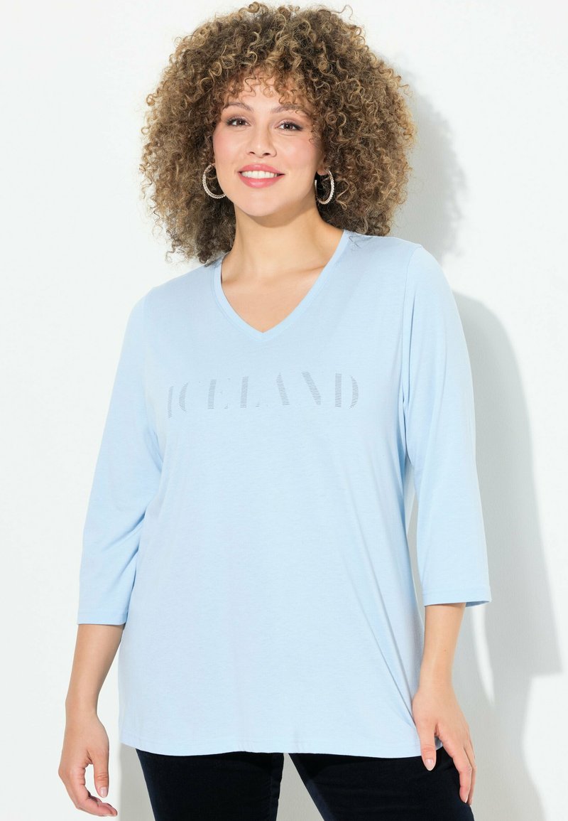 Ulla Popken COUNTRY LETTERED 3/4 SLEEVE TEE - Maglietta a manica lunga - soft light blue