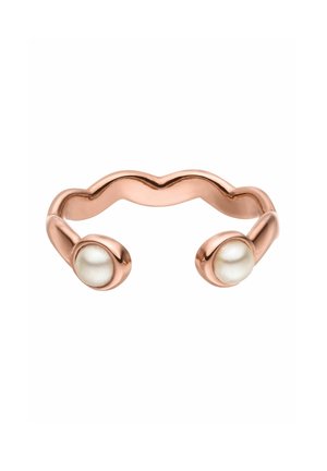 Bague en métal rose gold au design ondulé, avec deux extrémités en perles blanches. Texture lisse avec une finition polie.