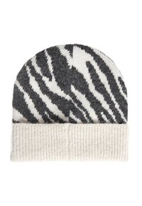 Berretto a maglia in motivo zebra bianco e nero, con una parte superiore testurizzata e un risvolto crema a coste per ulteriore calore.