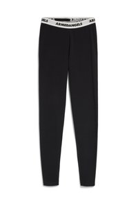 Zwarte leggings van zacht materiaal met een witte elastische tailleband waarop "ARMEDANGELS" in zwart is gedrukt.