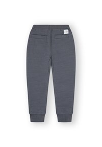 Pantalones jogger grises con una tela texturizada, que presentan una cintura elástica, dos bolsillos traseros y puños acanalados en los tobillos.