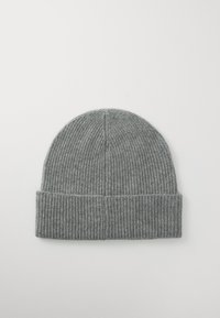 Γκρίζο πλεκτό σκουφάκι με ραμμένη υφή, που διαθέτει διπλωμένο μανίκι και αόρατη κορυφή, σχεδιασμένο για ζέστη και άνεση.