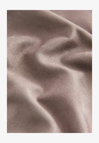 Selezionato, taupe brown