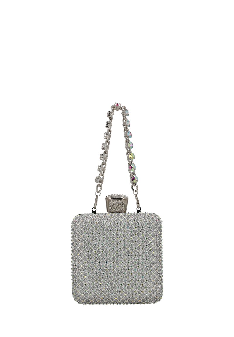 Négyzet alakú ezüst női táska texturált felülettel, gyémántmintával és gyöngyözött láncpánttal. A felső záró rész kristályokkal díszített.