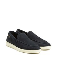 Marineblaue Wildleder-Slipper mit glatter Oberfläche, runder Zehenpartie und weißer Gummisohle. Minimalistisches Design mit dezenten Nähtelementen.