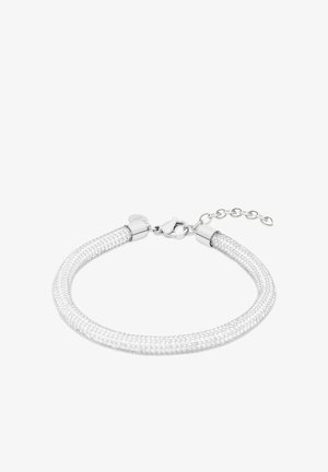 Silbernes Mesh-Armband mit einem glatten, abgerundeten Design. Verfügt über einen Verschluss und eine Verlängerungskette. Reflektierende Oberfläche mit metallischem Glanz.