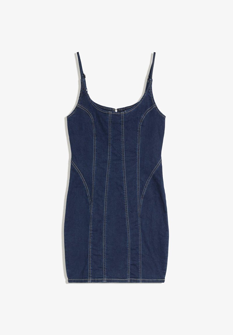 Dunkelblaues Denim-Minikleid mit dünnen verstellbaren Trägern und sichtbaren, kontrastierenden Nahtdetails an Vorder- und Seitenpartie.