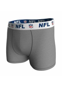 Graue Boxer-Briefs mit einem weißen elastischen Bund und blauer NFL-Markierung. Weiches Material mit einer taillierten Passform und flachen Nähten.