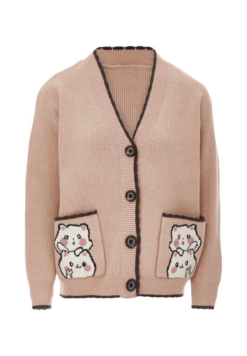 Rosa ribbad cardigan med V-hals, fem svarta knappar och två framfickor som har stickade hamstrar med rosa accenter. Bruna kanter vid sidorna.