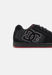 DC Shoes NET UNISEX - Sapatilhas - black /red
