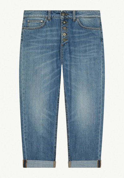 Jeans in denim blu chiaro con vestibilità dritta, cinque tasche e chiusura con bottoni. Presentano orli risvoltati e una leggera scoloritura su tutto il tessuto.