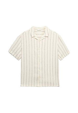 Camisa blanca de manga corta con finas rayas verticales negras y cuello, con cierre frontal de botones.